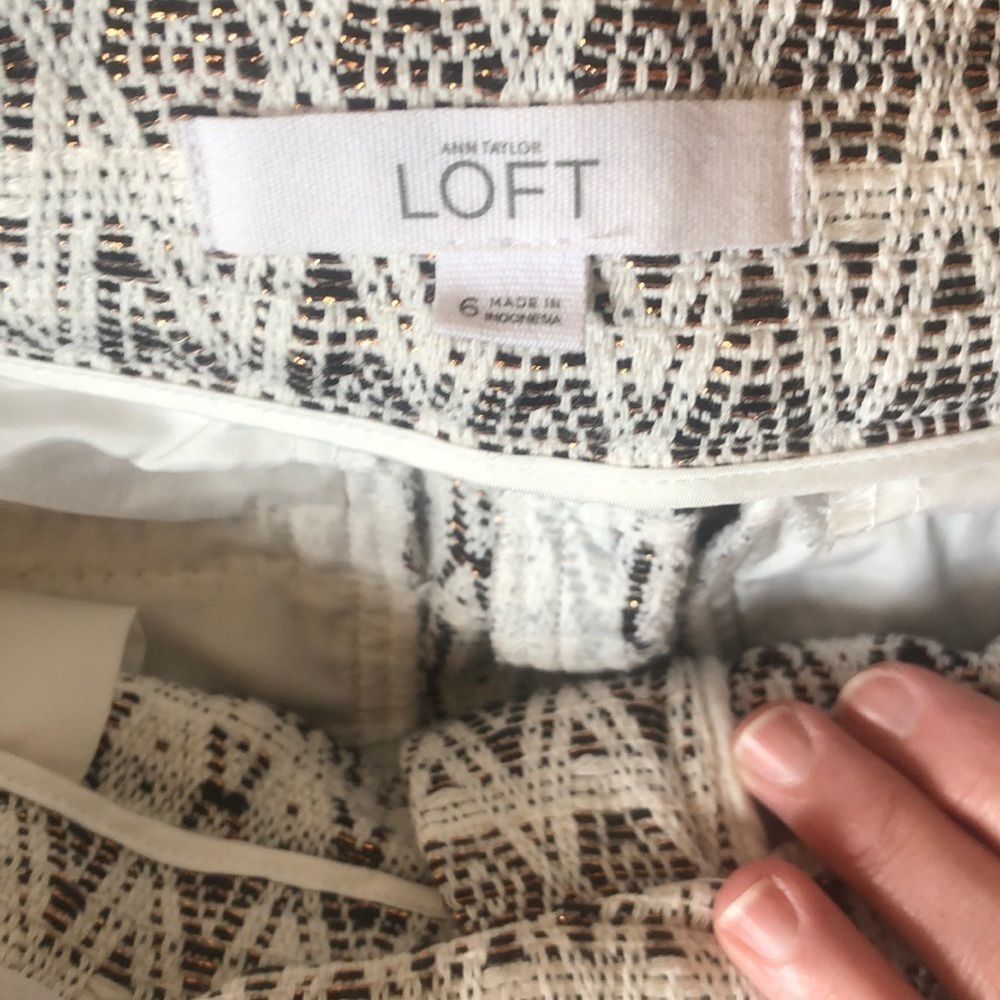 LOFT patterned shorts. - Picture 7 of 7